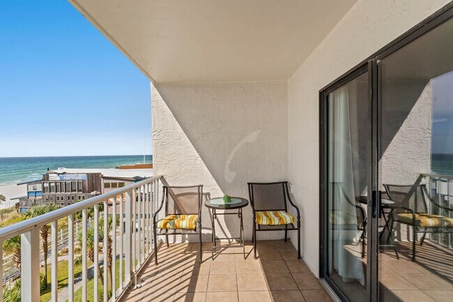 Building Photo - 8743 Thomas Dr