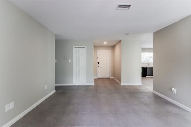 Building Photo - 24518 Pine Canyon Dr