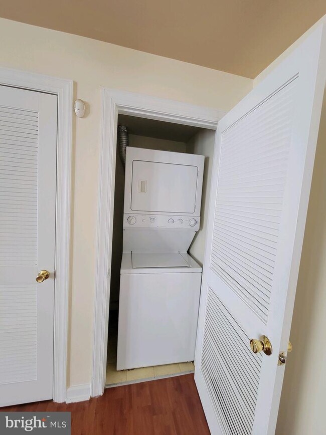 Building Photo - 713 Brandywine St SE