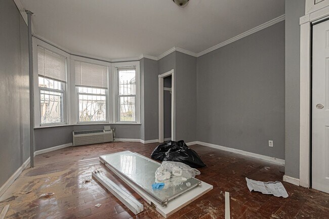 Building Photo - 737 Summer Ave
