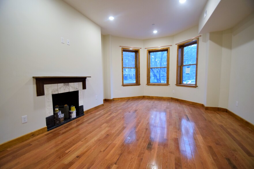 Building Photo - 1736 Beacon St