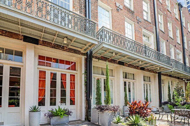 Building Photo - 822 Perdido St