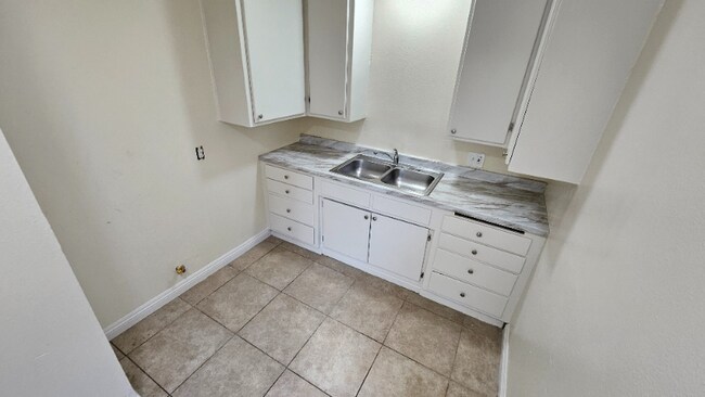 Primary Photo - 13455 Filmore St