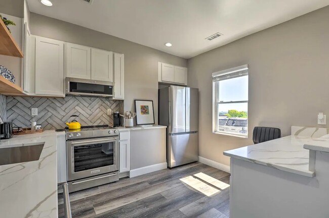 Building Photo - 941 Brooks Ln