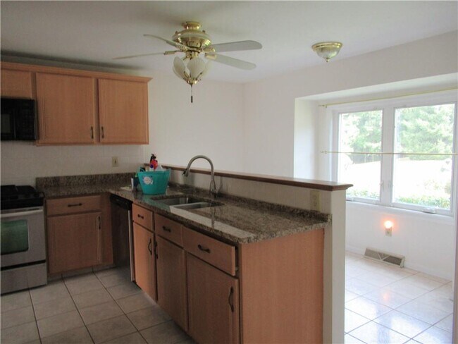 Building Photo - 40 Waterview Dr