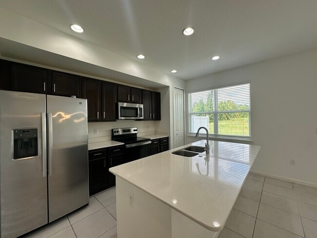 Building Photo - 1002 La Mirada Ct
