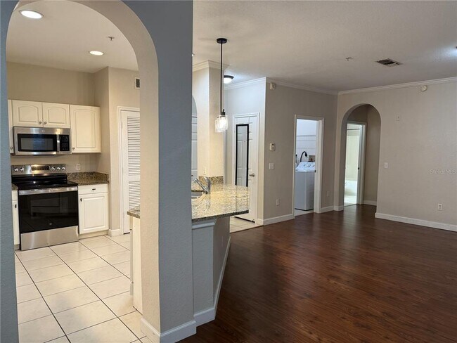 Building Photo - 860 N Orange Ave