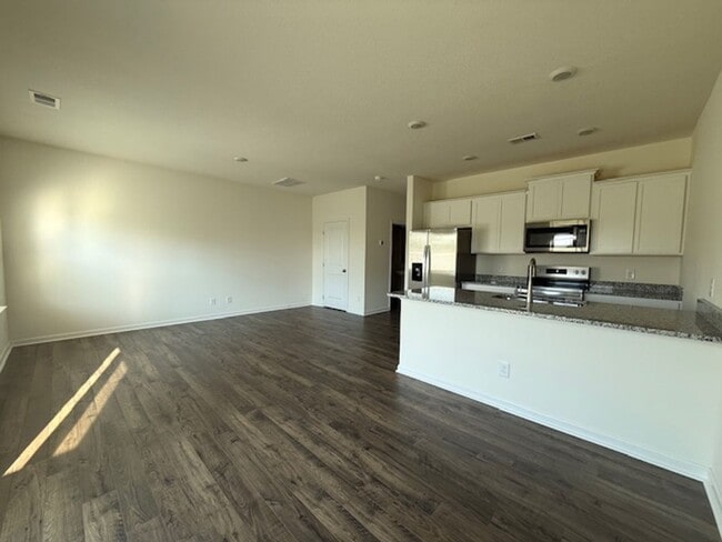 Building Photo - ?Brand New Townhome – Stylish, Modern & Cl...