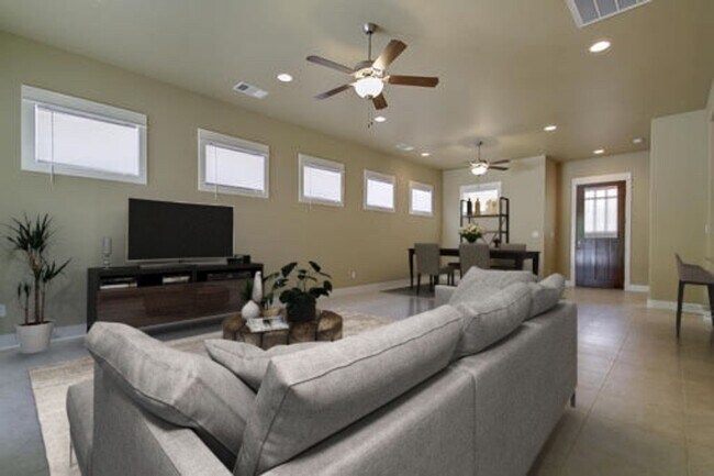 Building Photo - UT PRE-LEASE: Wood Floors, North Campus, Large Living Space, 2011 Construction, Custom High End K...