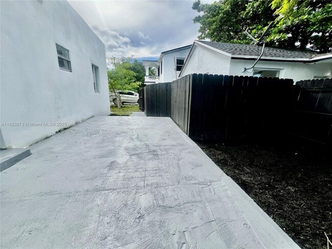 Building Photo - 1601 NW 50th St
