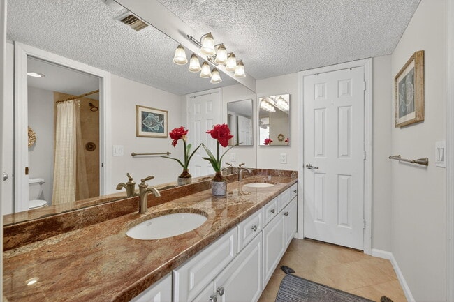 Building Photo - 5055 N Hwy A1A