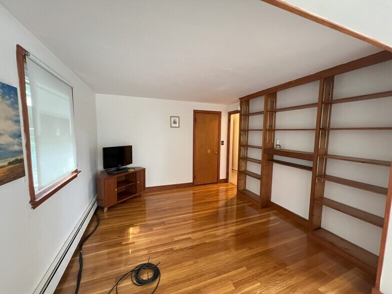 Building Photo - 19 Cresthill Rd