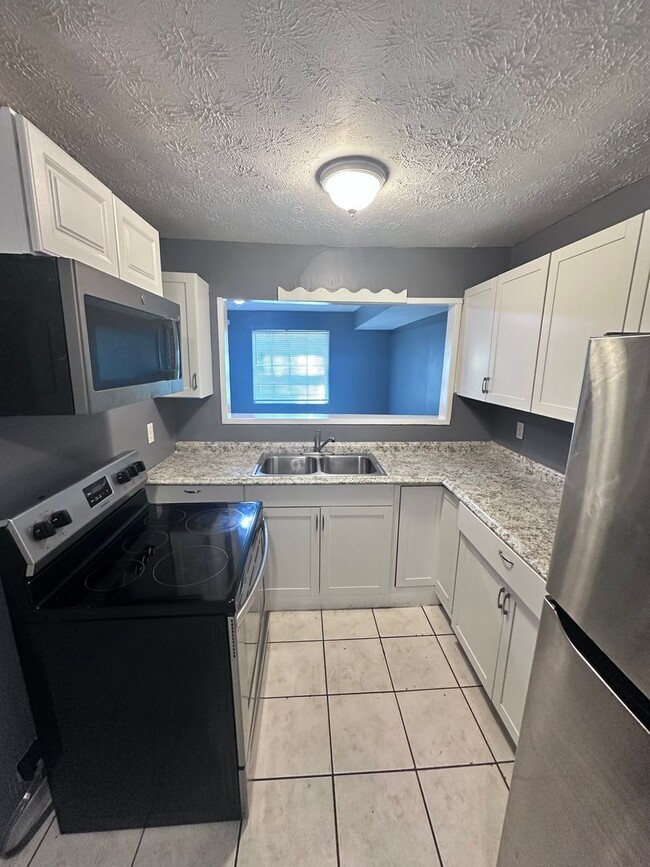 Building Photo - Affordable 3BR Living Near Downtown Jacksonville