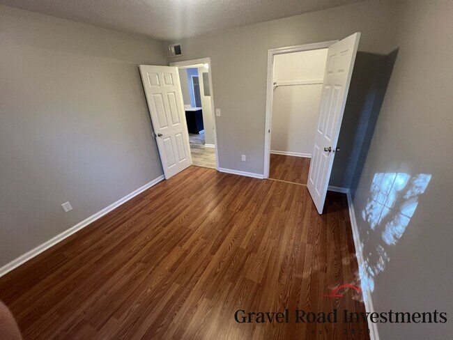 Building Photo - 815 41st Ave E