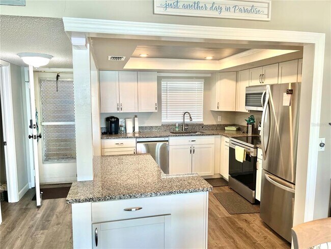 Building Photo - 4550 Cove Cir