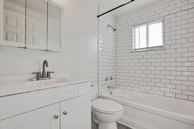 Building Photo - 3605 Cushing Dr