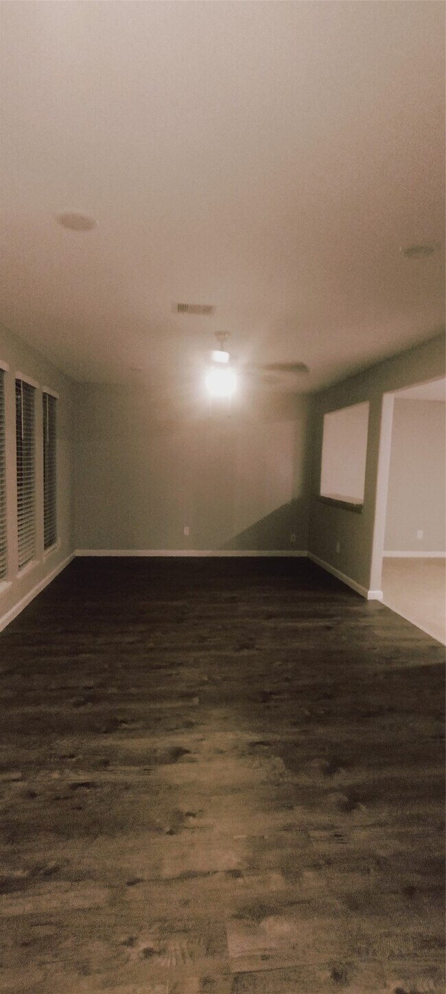 Building Photo - 6207 Woodvale Dr