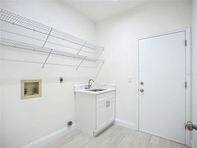 Building Photo - 2960 Sandringham Pl