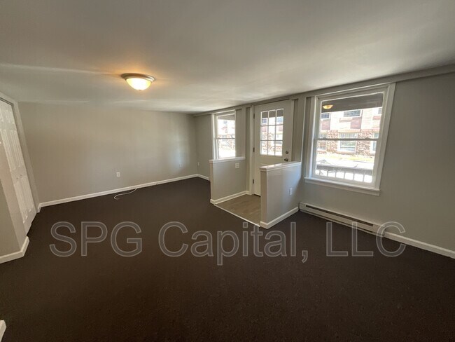 Building Photo - 144 Wilson St