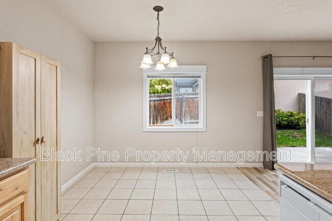 Building Photo - 1729 S Eagleson Rd