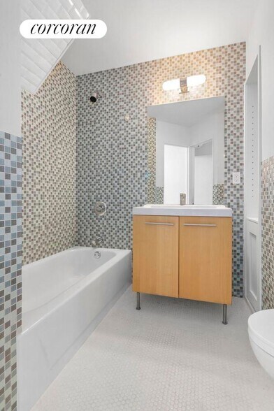 Building Photo - 536 Court St