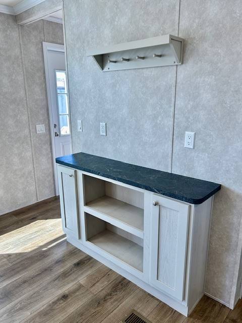 Building Photo - 8001 Hamilton Ave