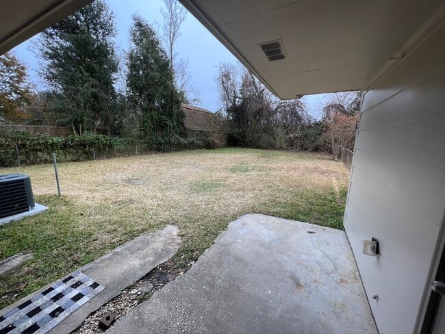 Building Photo - Pensacola - 2 Bedroom, 1 Bathroom - lawn care included