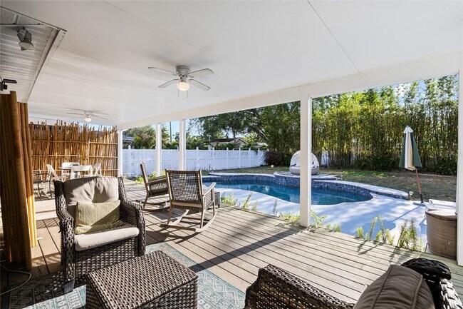 Building Photo - 304 N Matanzas Ave