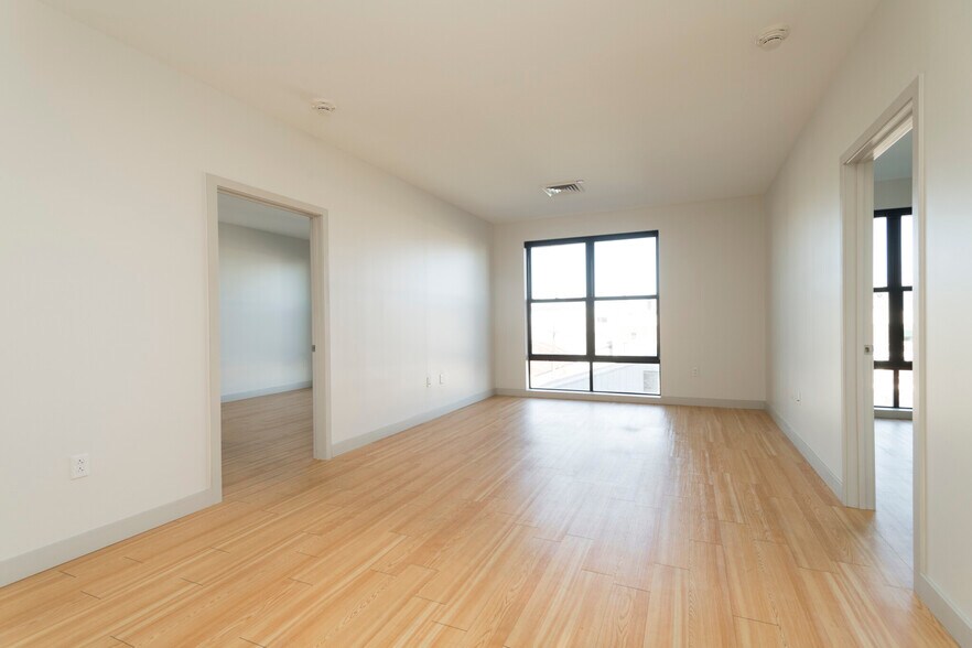 Building Photo - 320 D St