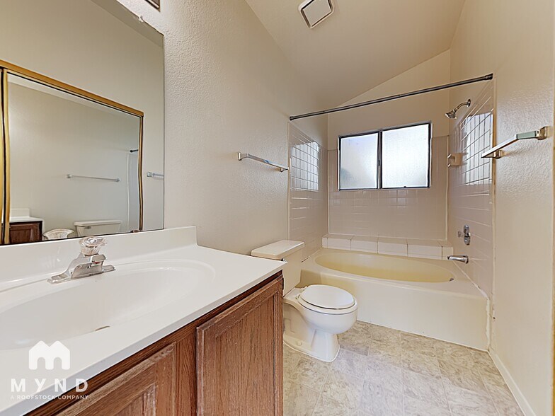 Building Photo - 1915 S 39th St