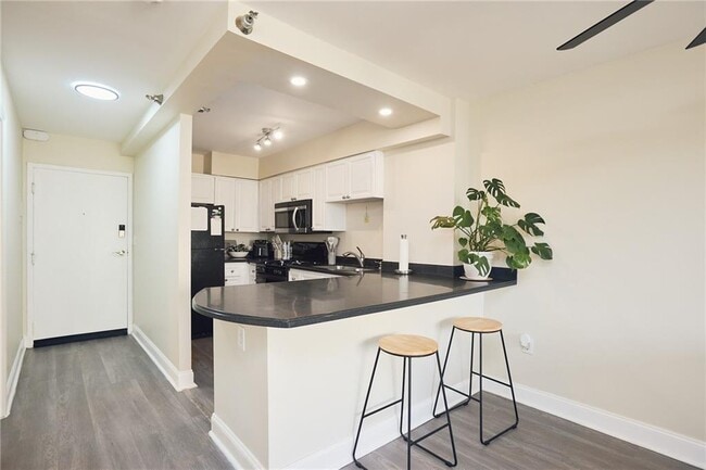 Building Photo - 2479 Peachtree Rd NE