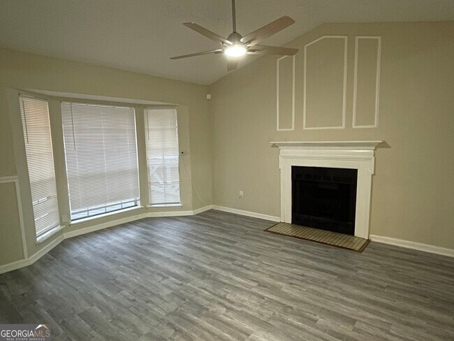 Building Photo - 1530 Pin Oak Ln SE