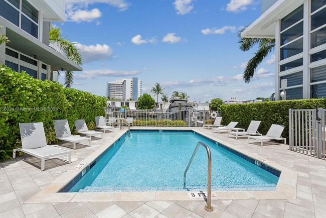 Building Photo - 101 N Shore Dr