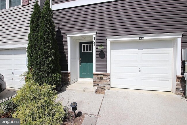 Building Photo - 185 Magellan Dr