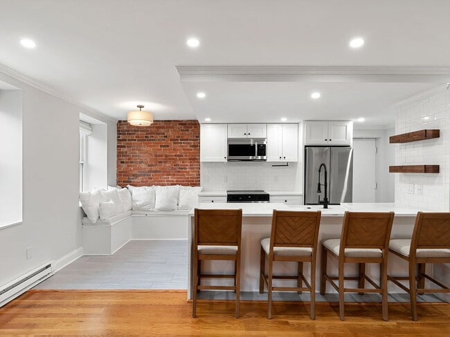 Building Photo - "Charming 2-Bedroom Retreat in the Heart of Boston's Vibrant North End"