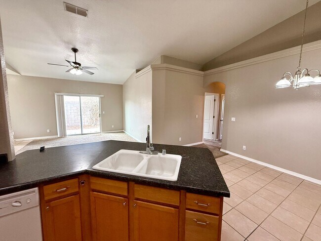 Building Photo - Move in Special! Half off 1st Month's Rent- Great 3 Bedroom Duplex near the Kingman Hospital!