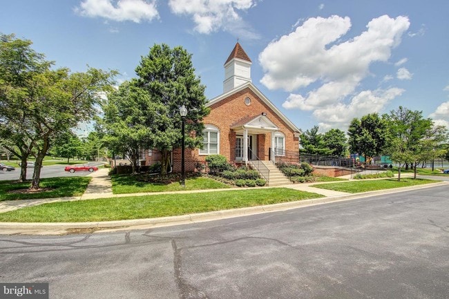 Building Photo - 6 Normandy Square Ct
