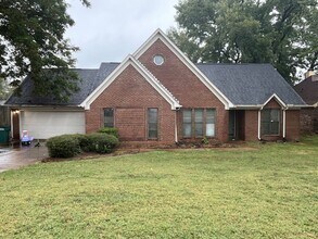 Building Photo - Renovated 3 Bedroom 2 Bath Home for Rent with 2 Car Garage!