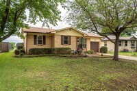 Building Photo - 2514 Moreland Dr