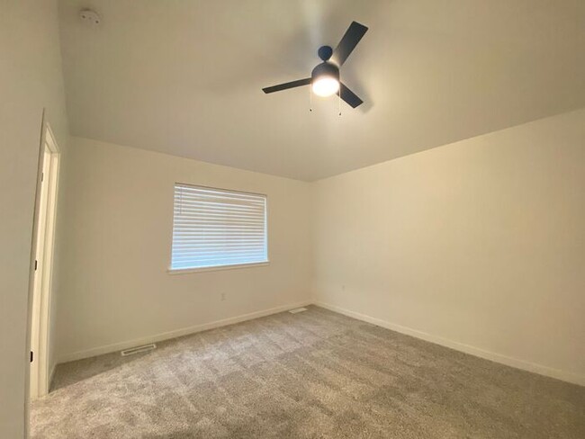 Building Photo - $1,925 | 3 Bedroom, 2.5 Bathroom Townhome ...