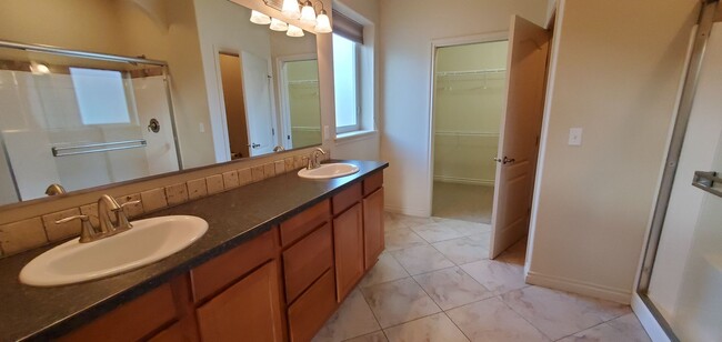 Building Photo - 9616 Vincenzo Dr
