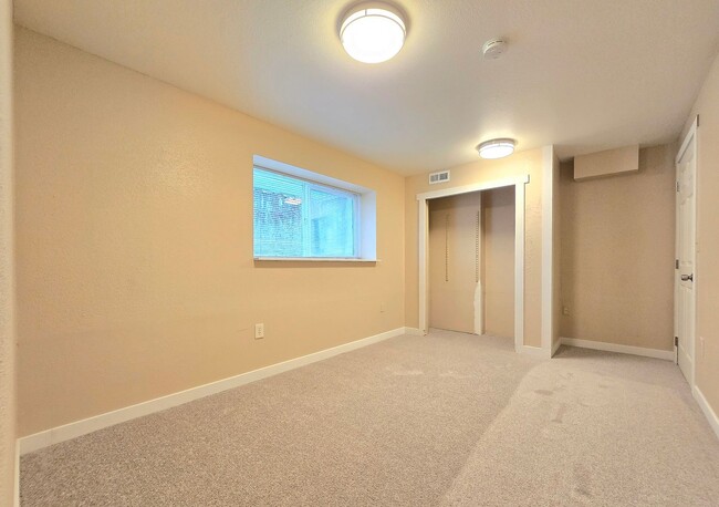 Building Photo - 10914 Willow Rd