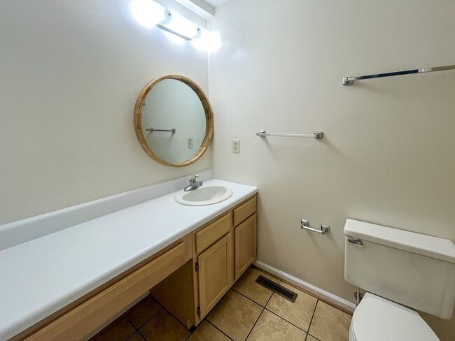 Building Photo - 2BD/2BA Near Stonefield & Alb. High School