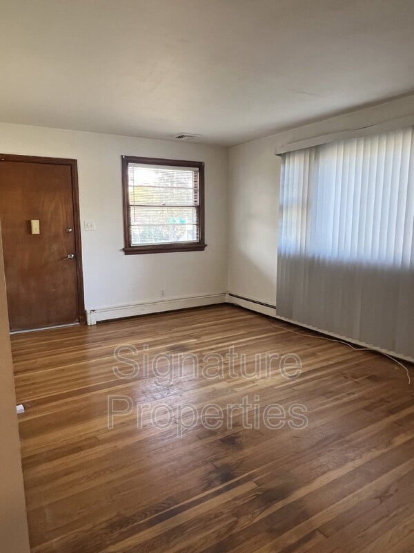 Building Photo - 135 N Oak Ave