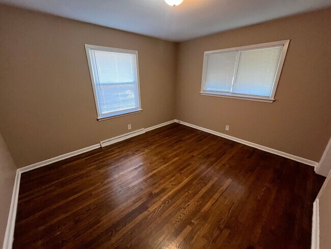 Building Photo - 921 Millikin St