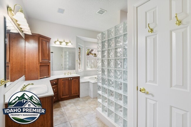 Building Photo - 481 E Trailside Dr