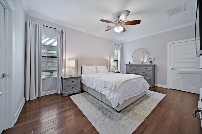 Building Photo - 5703 Kansas St