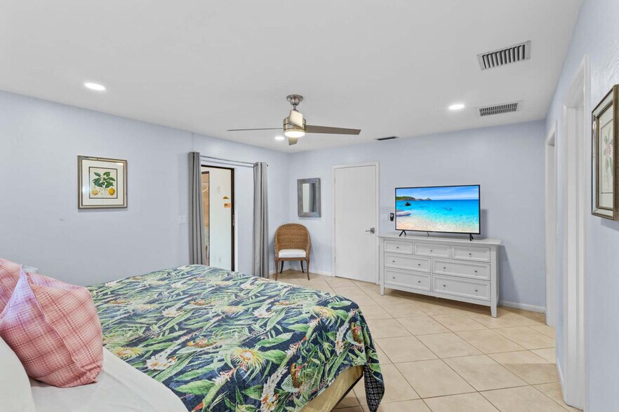 Building Photo - 669 107th Ave N