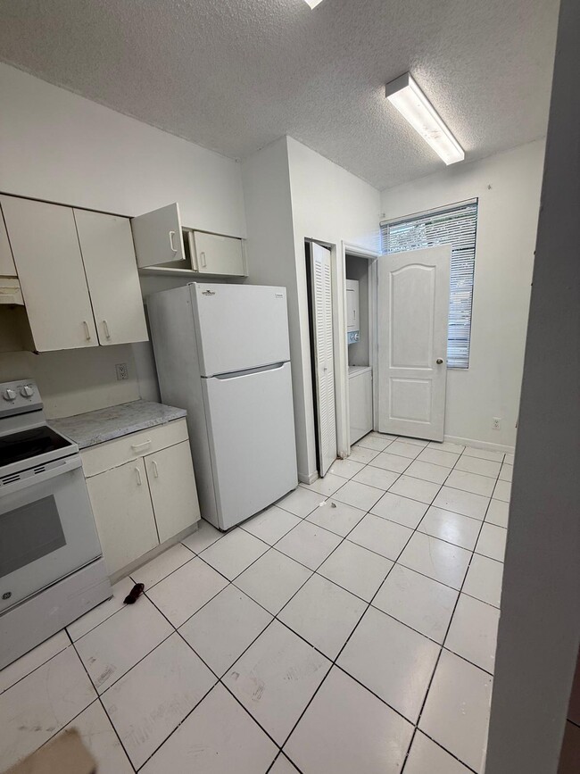 Building Photo - 21300 NE 8th Ct