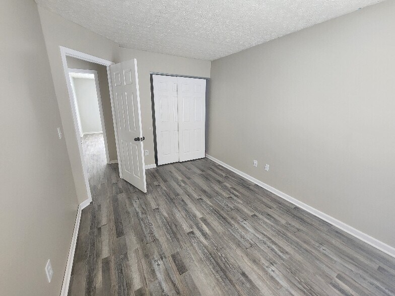 Building Photo - 966 Robmeyer Dr